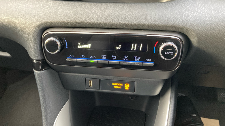 Toyota Yaris 1.5 Hybrid Design 5dr CVT Hybrid Hatchback